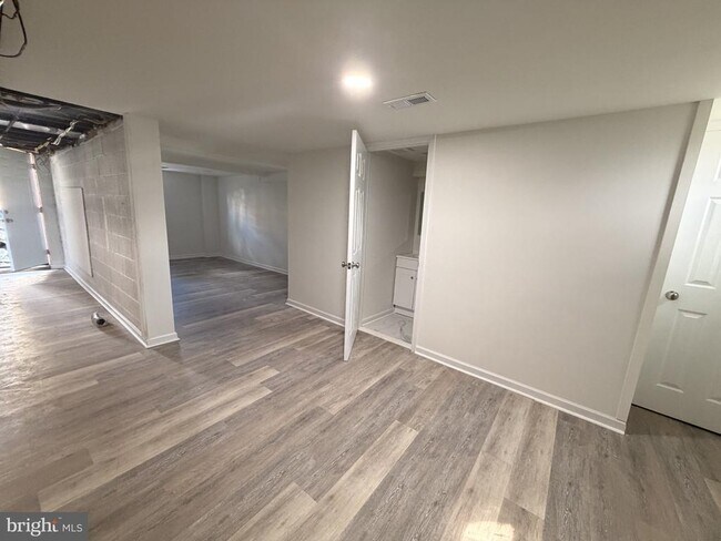 Building Photo - 1235 Elson Rd