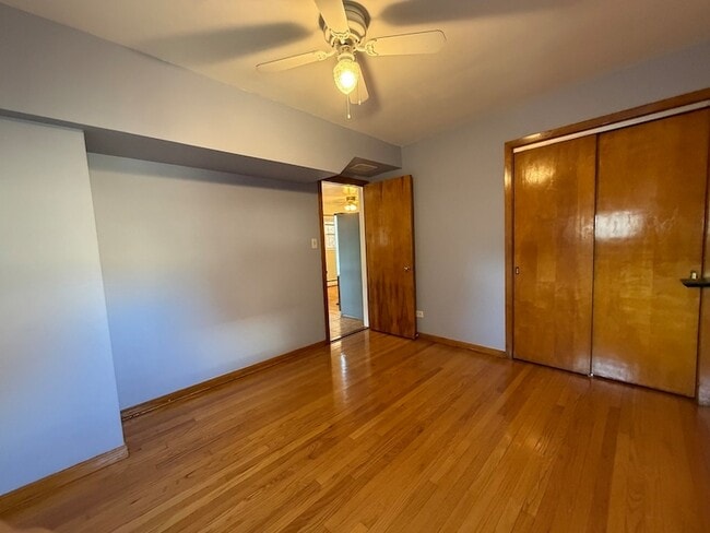Building Photo - 2023 W Balmoral Ave