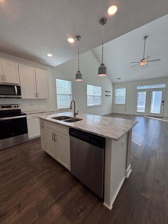 Building Photo - 608 Ravensridge Ln