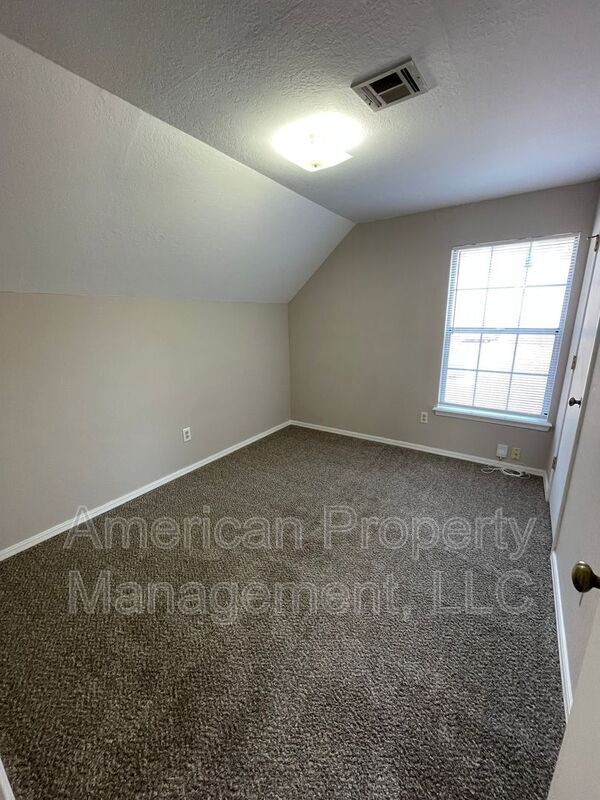 Building Photo - 1802 W 62nd St