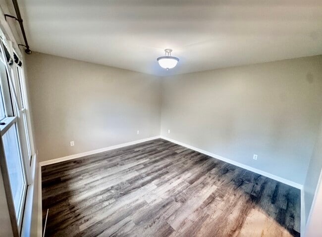 Building Photo - 227 St Albans Dr