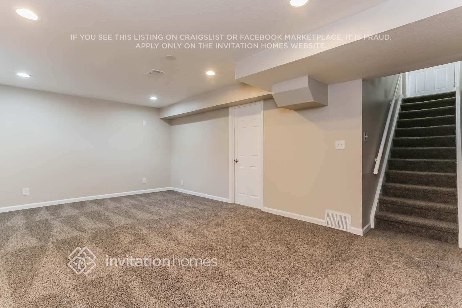 Building Photo - 1061 E 105th Pl