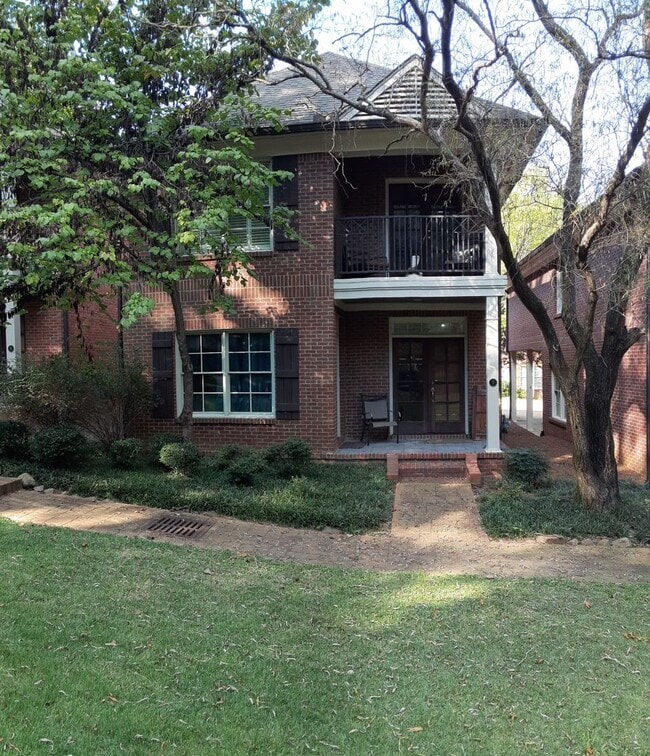 Primary Photo - 3 BD/3.5 BR Fully Furnished
