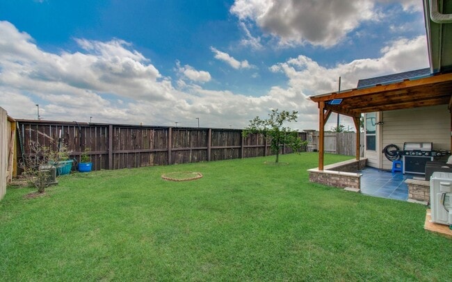 Building Photo - 7610 River Pass Dr