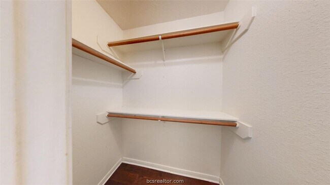 Building Photo - 915 Bougainvillea St