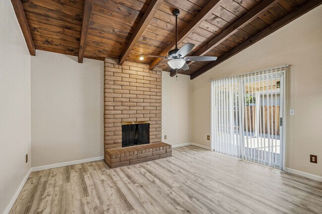 Building Photo - 2025 Sweetwater Dr