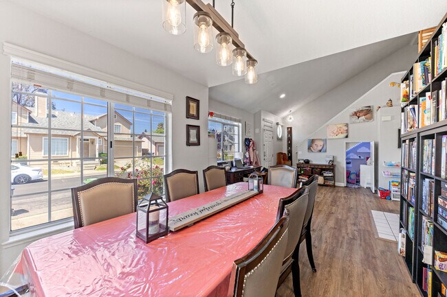 Building Photo - 907 Shadywood Cir