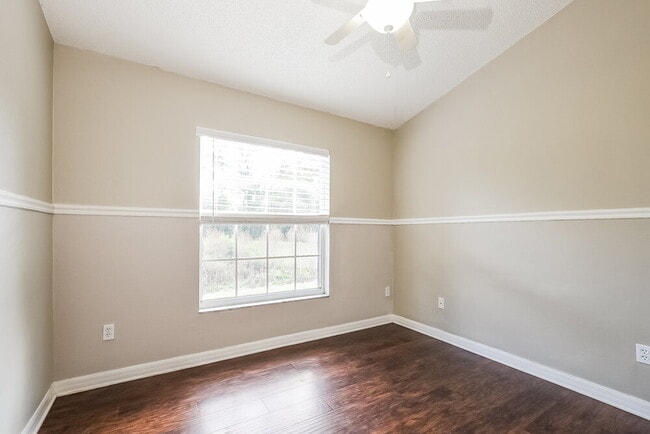 Building Photo - 593 Brightview Dr