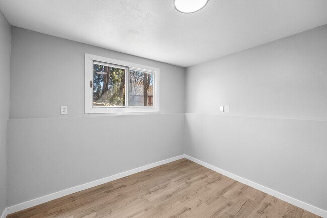 Building Photo - 111 S Ridgewood Dr