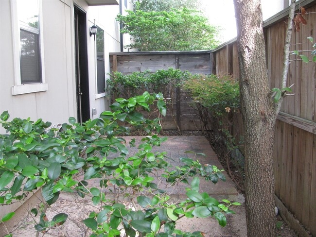 Building Photo - 5813a Kiam St