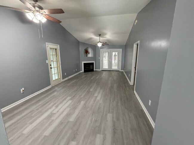 Building Photo - 104 Single Tree Ln