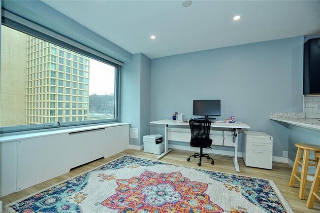 Building Photo - 320 Fort Duquesne Blvd