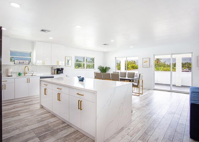 Building Photo - 1623 Venetian Dr