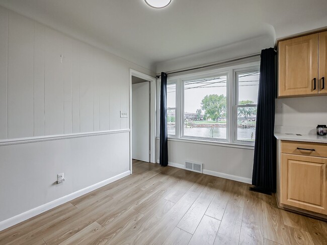 Building Photo - AVAILABLE NOW! Beautiful 3-Bedroom Waterfr...