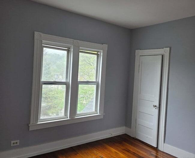 Building Photo - 116 Locust St