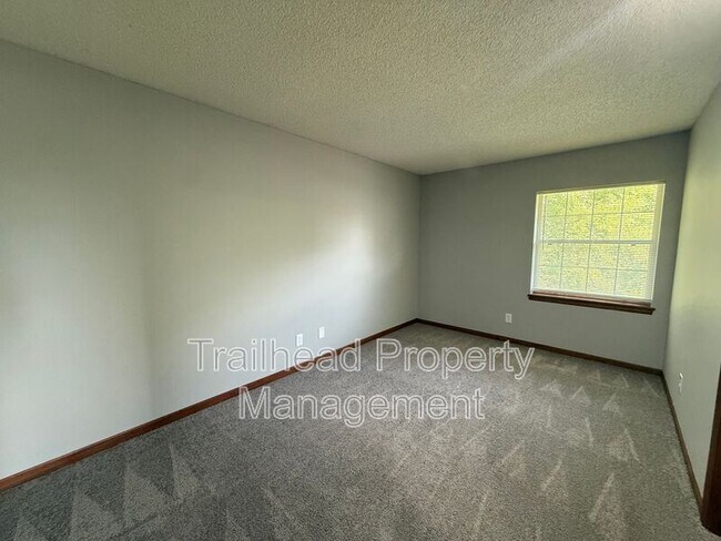 Building Photo - 3405 NW Duncan Rd