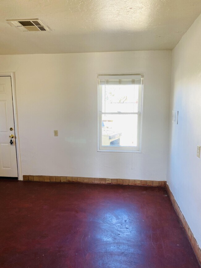 Building Photo - 219 E Blacklidge Dr