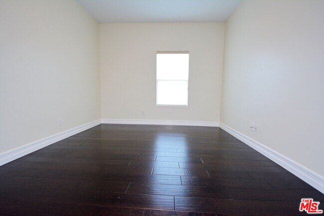 Building Photo - 1093 Avoca Ave