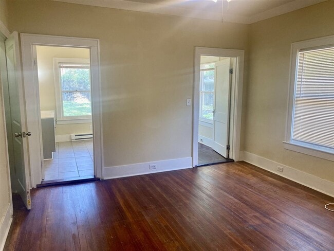 Building Photo - Restored 3 br 2 ba Craftsman style Home fo...