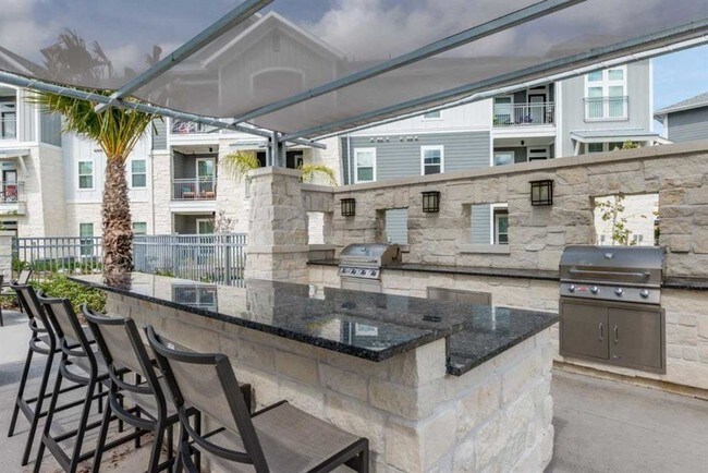 Building Photo - 6130 Lago Mar Blvd