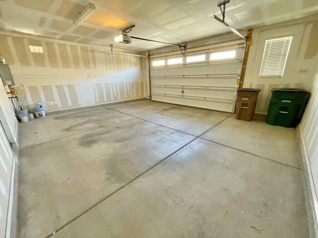 Building Photo - Beautiful 4-Bedroom, 3-Bathroom Home in Goodyear!!
