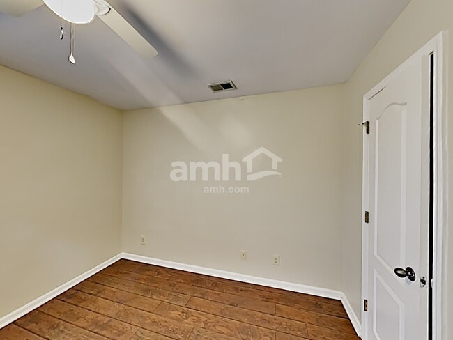 Building Photo - 1123 Tara Dr