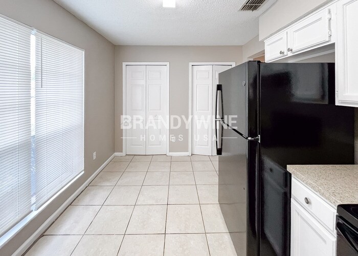 Building Photo - 3931 Hunters Lake Cir W