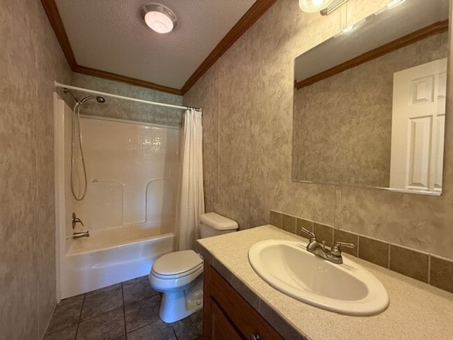 Building Photo - 3 Bed / 2 Bath Home in Desha