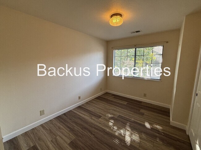 Building Photo - Nice two bedroom condo in Westwood gated community