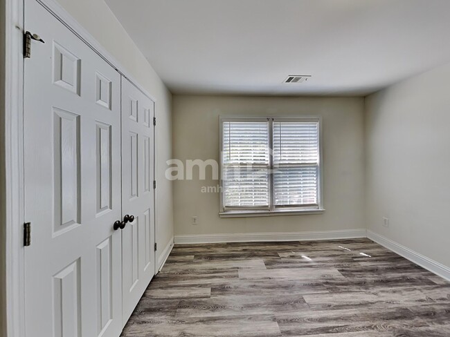 Building Photo - 956 Chippewa Oak Dr