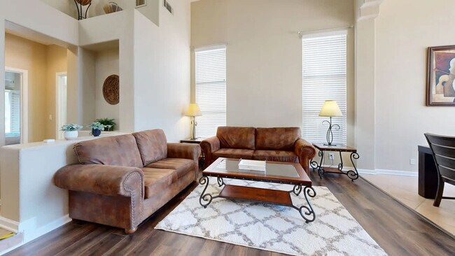 Building Photo - 853 N Blackstone Ct