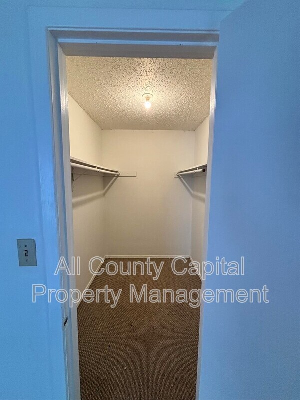 Building Photo - 249 Craddock Ave