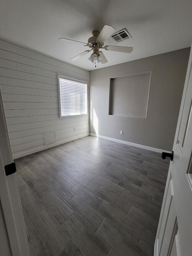 Building Photo - 9635 36th Ln