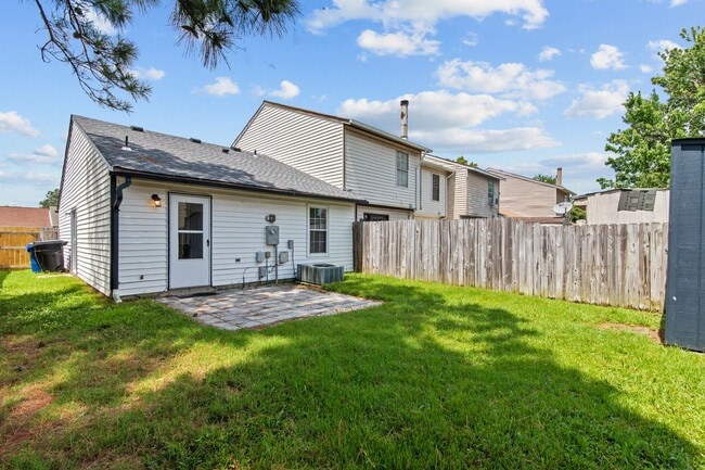 Building Photo - Virginia Beach End-Unit Townhome