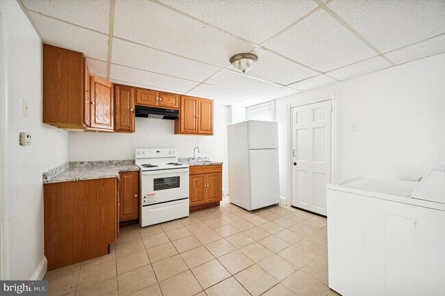 Building Photo - 6106 N Norwood St