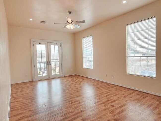 Building Photo - 5027 Creekmont Dr