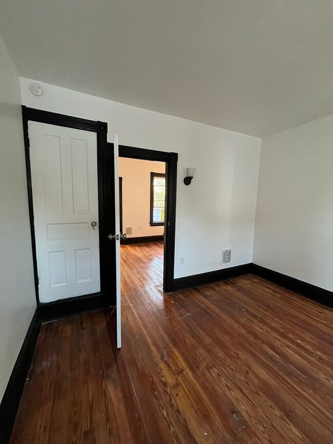 Building Photo - 726 Sassafras St