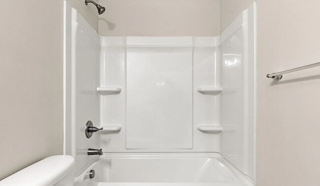 Building Photo - 2026 Lakeside Ln