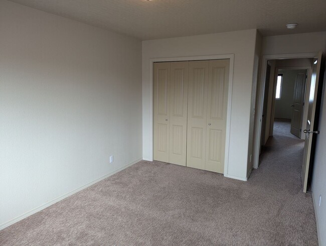 Building Photo - 7290 N Bandon Ln