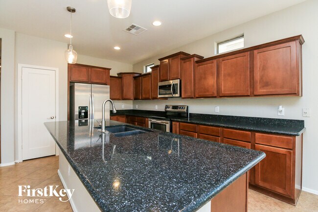 Building Photo - 4946 E Del Rio Dr