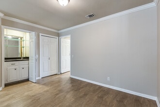 Building Photo - 5359 Fredericksburg Rd