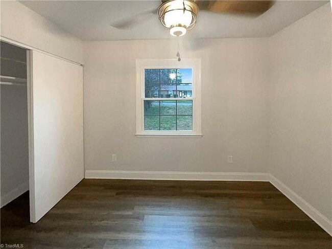 Building Photo - 4043 Larkspur Pl