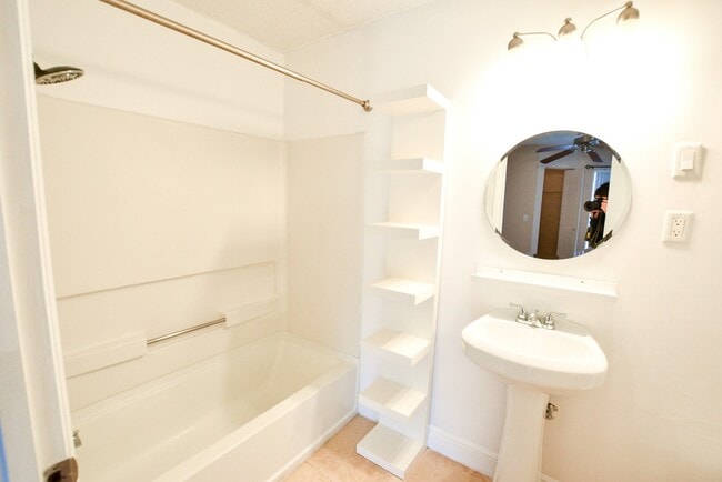 Building Photo - 2585 Grassy Point Dr