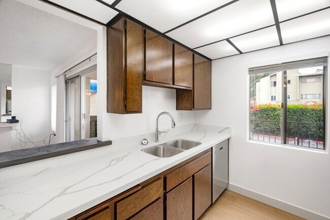 Building Photo - 1109 Summertime Ln