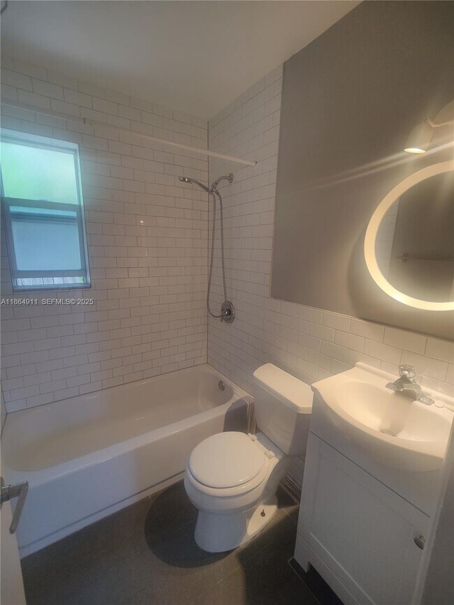 Building Photo - 315 Walnut St