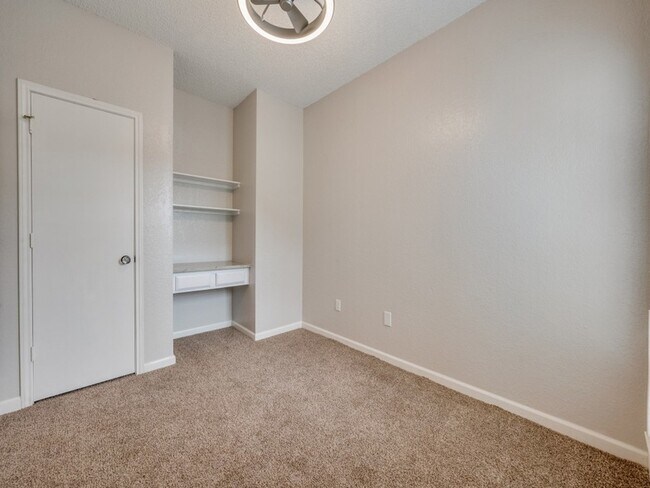 Building Photo - 1603 Marsh Ln