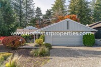 Building Photo - Charming One Level Lake Oswego