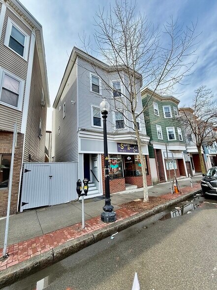 Building Photo - 726 Cambridge St