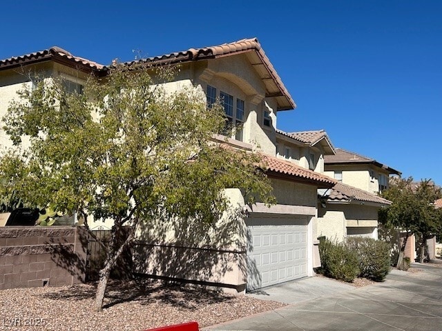 Building Photo - 1200 Valerio Ln