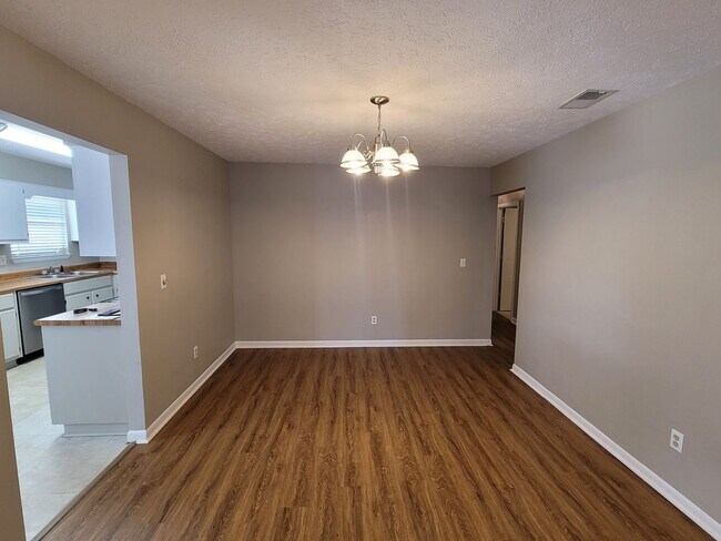 Building Photo - Callaway 3 bedroom 2 bath home with 2 car ...